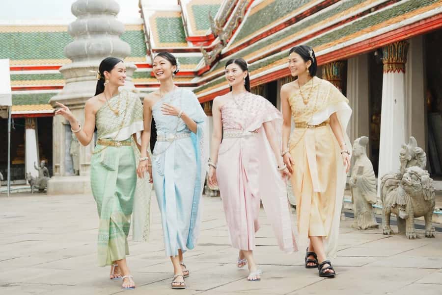 Photoshoot in Thai Costume - How the 2 hours actually plays out