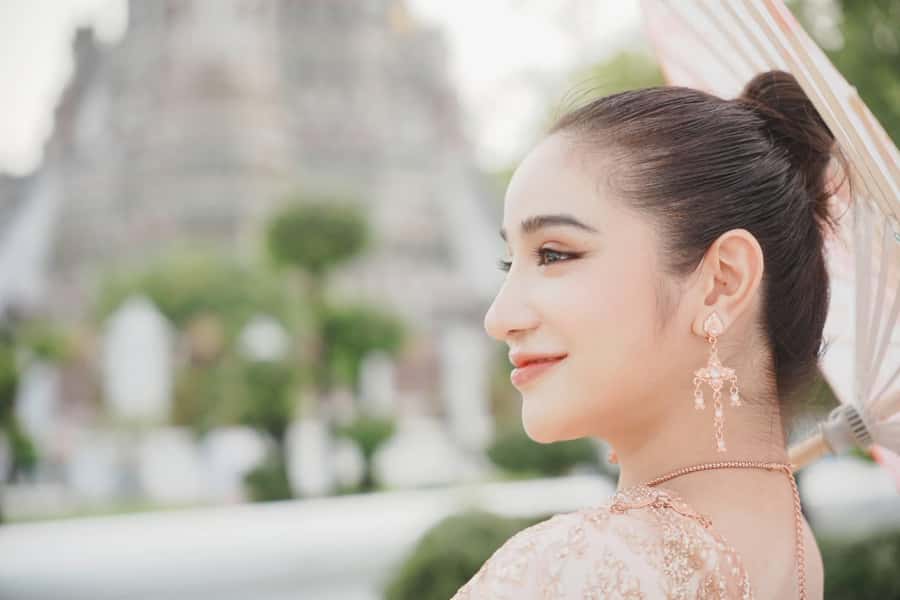 Photoshoot in Thai Costume - Price at $144, where the value really comes from