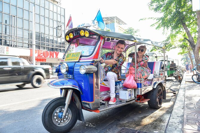 Private 3 Days Tour in Bangkok, Ayutthaya and Floating market - Day 3 markets: Mae Klong on the tracks, then Damnoen Saduak by private long-tail boat