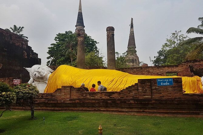 PRIVATE Ayutthaya + SUNSET Boat Tour + Light up The NIGHT - Long-Tail Boat Around the Ruined City, Plus Sunset Photos at Wat Chaiwatthanaram