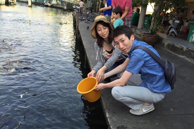 Private 'Breeze & Pleased’ Canal Boat Ride - 2hrs (self-guided) - Temple fish feeding by the water: a quick spectacle with rules