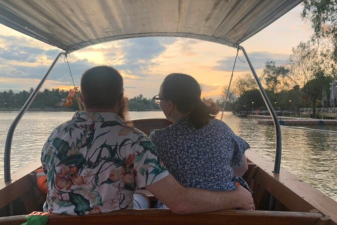 Private Excursion to Maeklong Railway & Amphawa Floating Markets - Stop 1: Mae Klong Railway Market and the Close-Up Train Moment