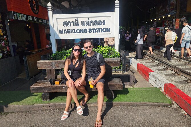 Private Floating Market and Maeklong Railway Tour from Bangkok - Wat Phet Samuth Woravihan: Murals, Sculptures, and Quiet Time