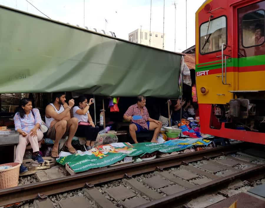 Private Floating & Train Market + DRAGON Temple + Thai Cafe - Sampling Tropical Fruit Like a Local Food Errand