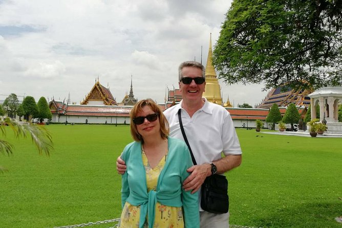 Private Grand Palace Bangkok City Tour & Klong Longtail Boat Trip - Khlong Bang Luang and the Artist House: a calmer canal contrast