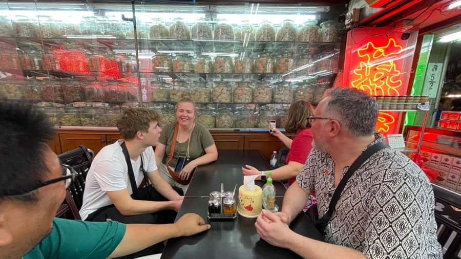 Private Group Tour up to 10 People: Bangkok Highlights Tour - Old Town Chinatown stretch: Talat Noi, a temple stop, then street food walking