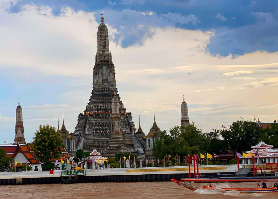 Private Group Tour up to 10 People: Bangkok Highlights Tour - Siam area photo stop and shopping close