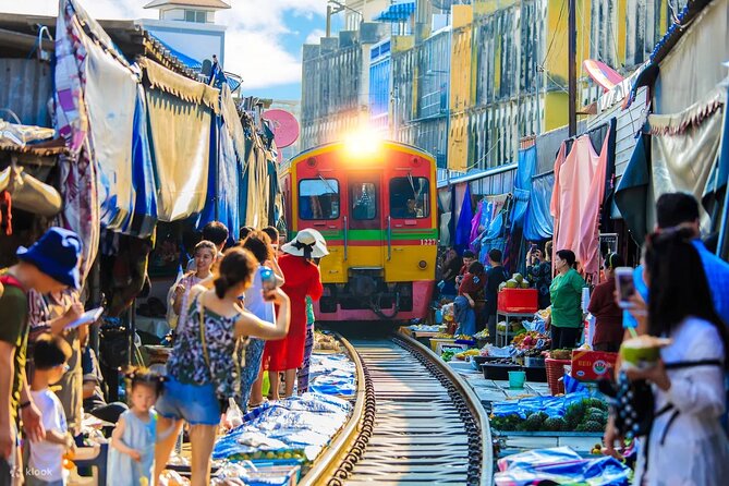 Private Guided Tour to Train Market and Damnoensaduak Floating Market - Damnoensaduak Floating Market: longtail boat ride plus canal life