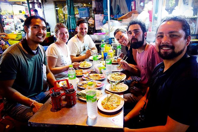 PRIVATE - STEET FOOD TOUR CHINA TOWN incl. food and drinks - Entering Yaowarat after dark, with a plan that feels local