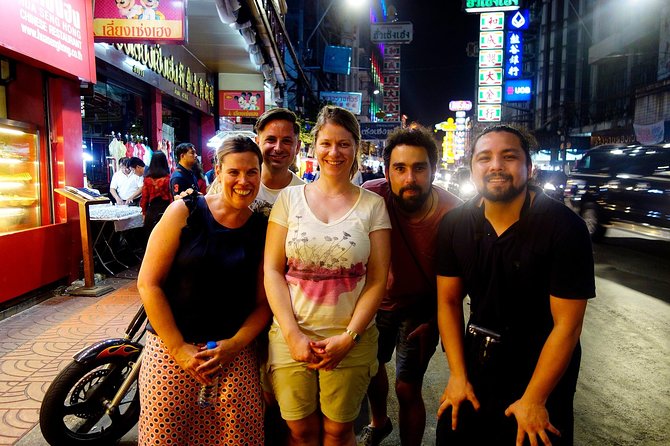 PRIVATE - STEET FOOD TOUR CHINA TOWN incl. food and drinks - The main event: the Yaowarat street food block with 4 stops and 5 tastings