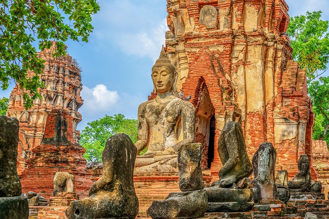 Private tour : A day in a life to visit Ayutthaya with authentic local lunch - Wat Na Phra Meru Rachikaram: the royal dress Buddha and the hanging-leg relic