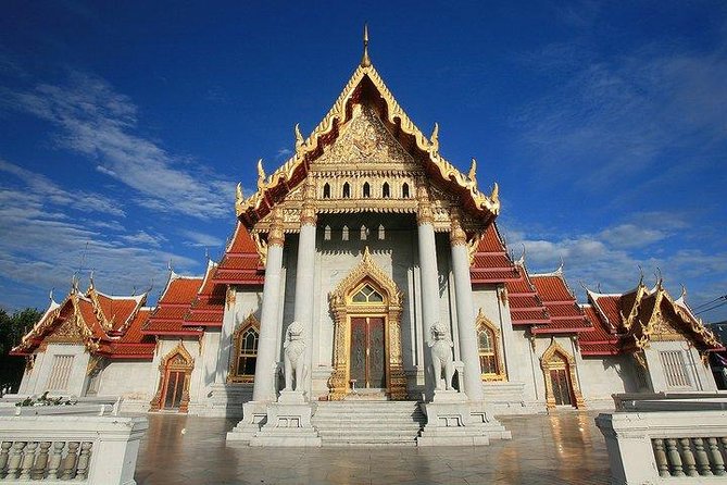 Private Tour: Damnoen Saduak Floating Market and Bangkok City Temples - Why Damnoen Saduak Floating Market feels different from other markets