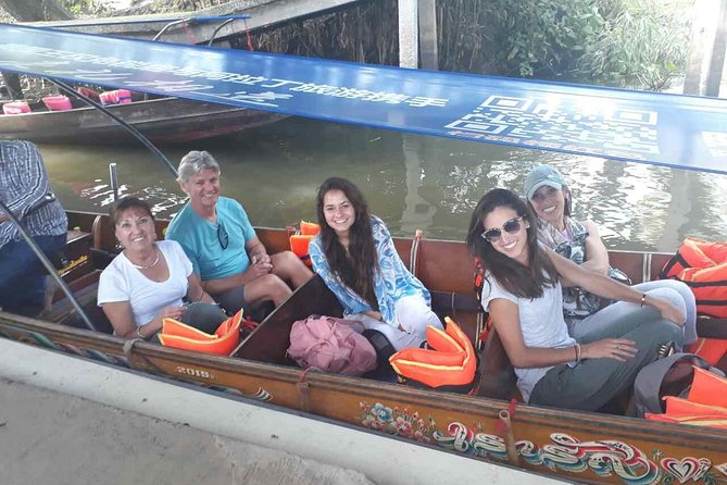 Private Tour: Floating Market and Maeklong Tour from Bangkok - Lunch and temples: Wat Phet Samuth Woravihan and Wat Bang Kung