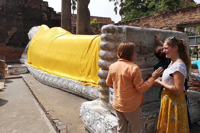 Private tour to Ayutthaya and Lopburi Monkey Temple (from Bangkok) - Phra Prang Sam Yod Monkey Temple: How to Enjoy the Macaques Without Stress