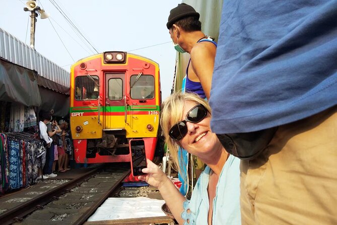 Private tour to Floating & Railway markets (multi-lang: EN ZH ES IT FR DE) - The farm or temple choice after the markets