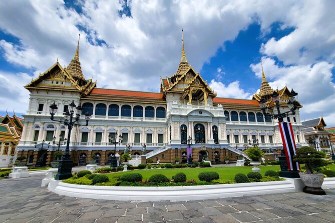 Private Tour to Grand Palace, Pho Temple and Arun Temple - Wat Phra Kaew and the Emerald Buddha: what to focus on