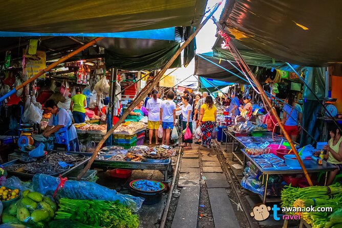 Private Tour to Railway Market and Damnoen Saduak Floating Market - Food Treats and Local Snacks You Should Expect