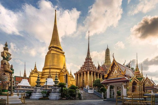 Royal Grand Palace and Bangkok Temples: Half Day Tour - A half-day private route that saves your brain (and your time)
