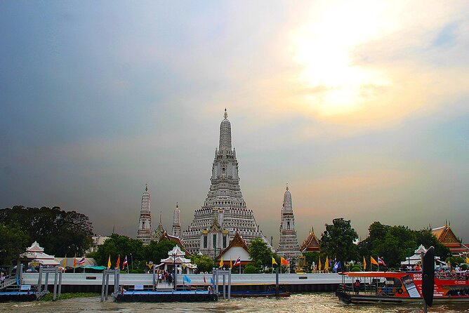 Royal Princess Cruise - Sunset Program on Chao Phraya River, Bangkok - Live band energy: dinner that doesn’t feel quiet