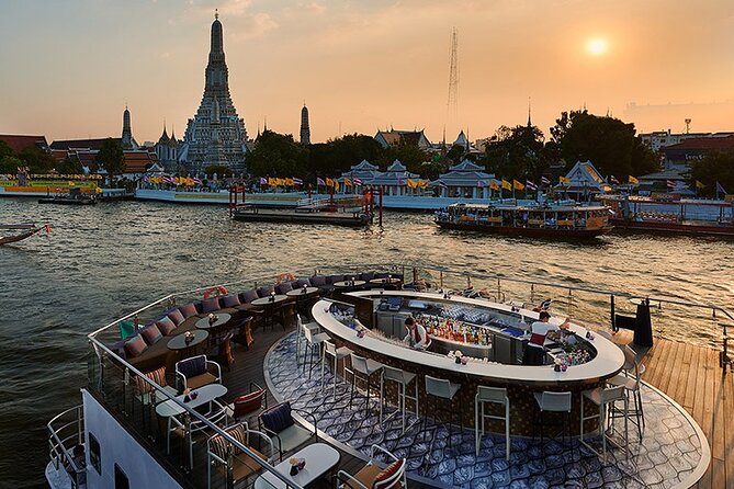 Saffron: A Luxurious Dinner Voyage on the River of Kings - Drinks, DJ nights, and the onboard atmosphere