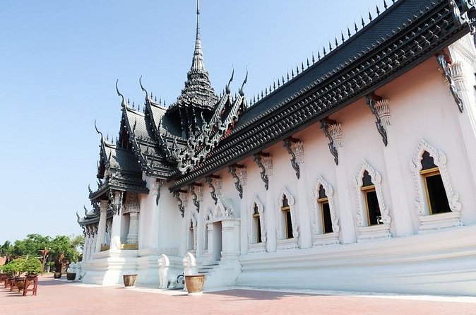Samut Prakan Erawan Musuem & Ancient City Private tour with Guide - Why the guide (Julie) changes the experience