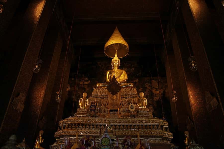 Shared Tour: Wat Pho, Wat Traimit and Wat Benchamabophit - Wat Benchamabophit Marble Temple: marble details and a royal connection