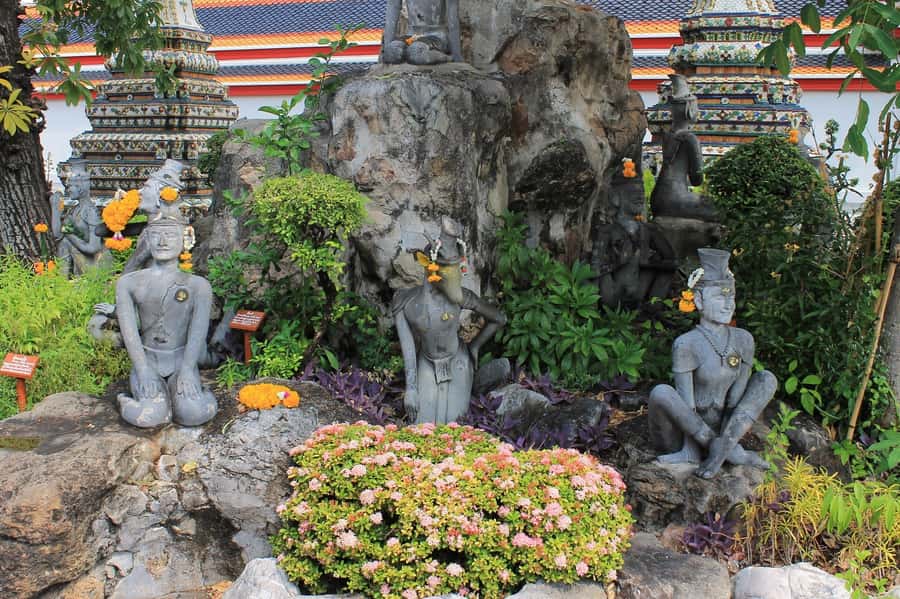 Shared Tour: Wat Pho, Wat Traimit and Wat Benchamabophit - Guides and drivers: what makes the experience feel easy