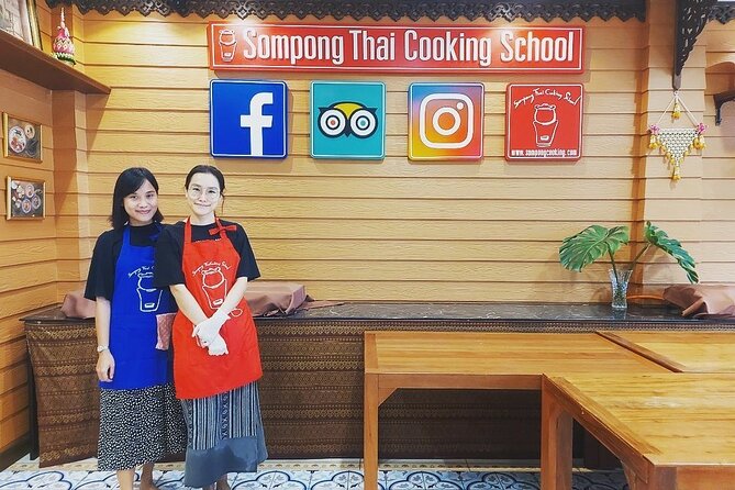 Sompong Thai Cooking School in Bangkok - Eating What You Cook, Then Taking It Home