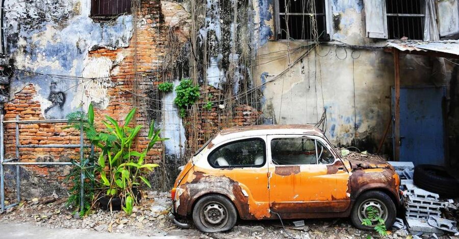 Talat Noi I A Journey Through Art and Culture l Bangkok - Walking Into Talat Noi: Old Houses, Murals, and Real Alley Scale