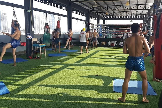 Thai Boxing Lesson, family and Kids Friendly - Logistics that make it easier: meeting point, no pickup, and transit access