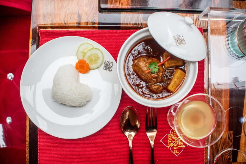 Thai Bus Food Tour Experience in Bangkok - Landmarks You’ll Want to Spot From the Windows