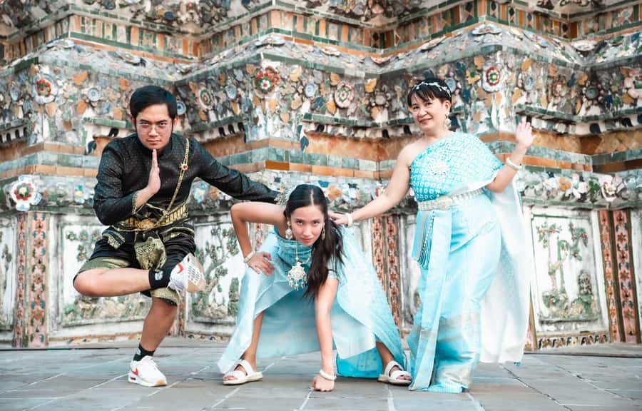 Thai Costume Photographer at Wat Arun/Pho in Bangkok - The costume part: rental options and what to do first