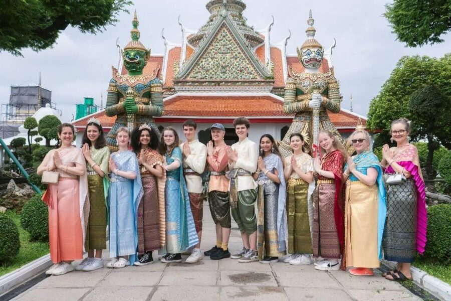 Thai Costume Rental - Who should book this Thai costume rental?