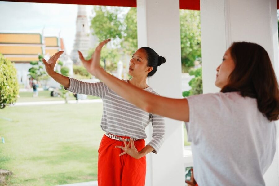 Thai Dance Class - The history lesson that makes the movements click