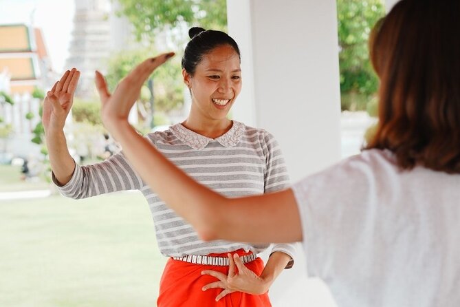 Thai Dance Class at Wat Arun - Wat Arun Thai dance with an ICONSIAM meet-in, practice-out plan