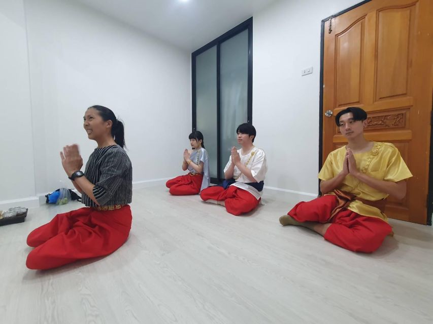 Thai Dance Class - Welcome drink and dessert, then you get into the rhythm