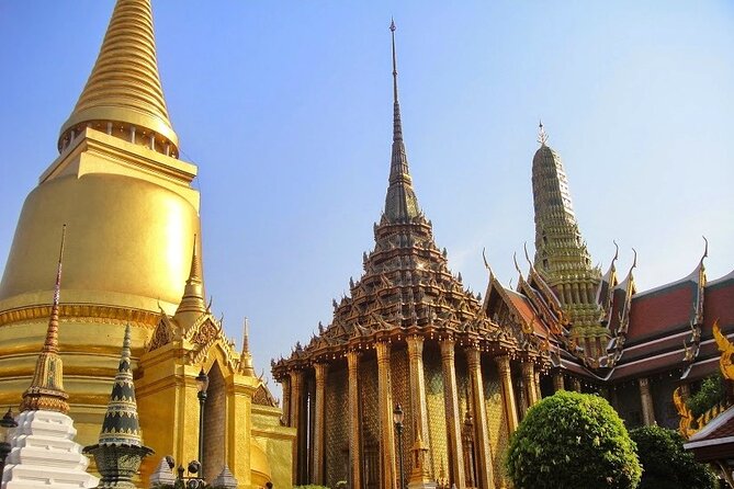 Thai PRIVATE Tour Guide - Khlong Bang Luang Artist House: slow down and watch local canal life