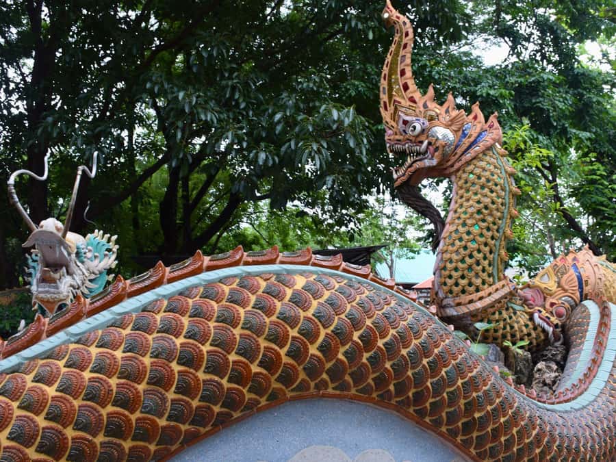 The Souls BKK: Floating Market, Dragon Temple, Na Satta Park - Wat Samphran Dragon Temple, the 17-story dragon pagoda moment