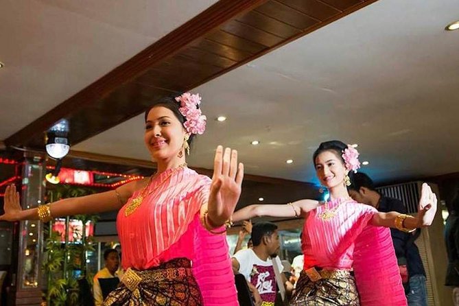 The White Orchid: Chao Phraya Dinner Cruise Experience - The buffet dinner: Thai and international, plus how to avoid the worst lines