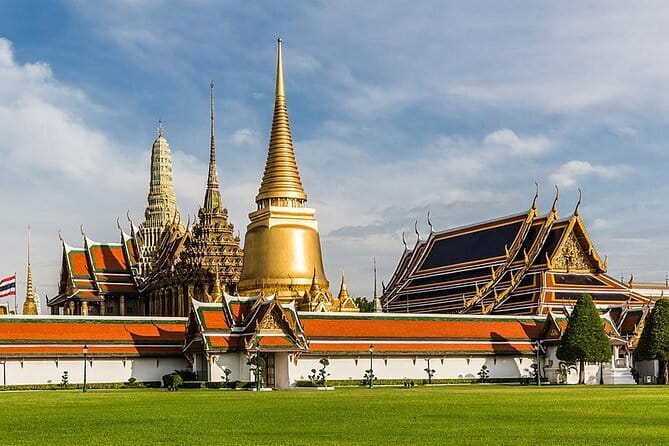 Three Temple Ayutthaya Tour with Scenic Boat Ride - Bueng Phra Ram Park: the calm lake break that helps you see better