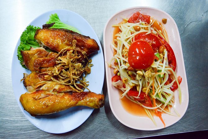 Timeless Thonburi Canal and Food Tour - Temple pause, long-tail boat, and relaxing time at Artist House