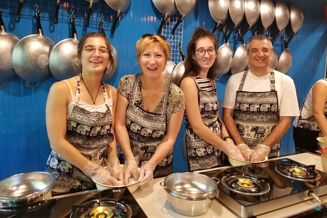 Tingly Thai Cooking Class with Morning Market Tour - Who should book this morning class in Bangkok