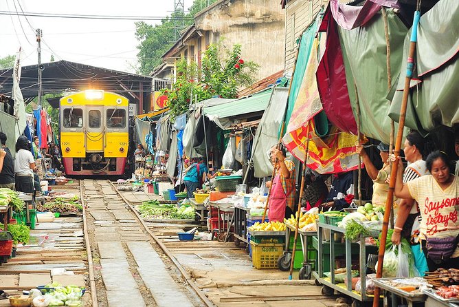 Train Market, Floating Market & Nakhon Pathom Tour from Bangkok - Getting an early start in Bangkok: pickup and the 9.5-hour rhythm