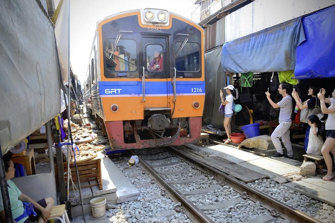 Train Market, Floating Market & Nakhon Pathom Tour from Bangkok - Nakhon Pathom in 2 hours: Phra Pathom Chedi and Sanam Chandra