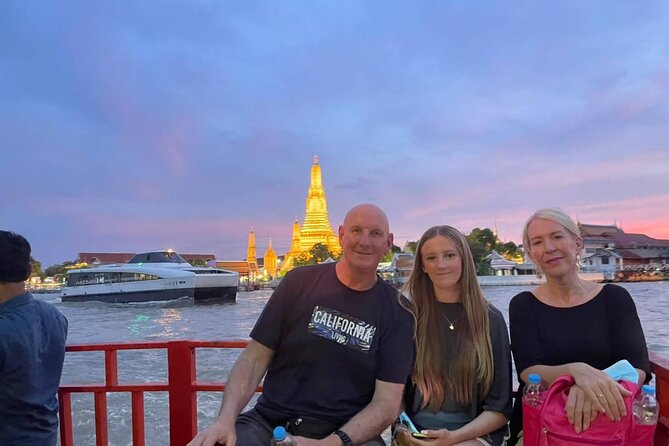 Tuk-tuk tour Bangkok by Night with Chinatown meal and hotel transfers - Pak Khlong Flower Talat: open 24 hours, busy in a different way