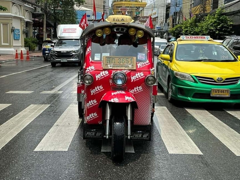 Tuk Tuk Tour in Bangkok - A coffee stop that breaks up the pace