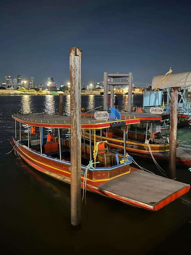 Twilight Firefly Bangkok Bicycle Tour - Guide energy, photo help, and those little touches