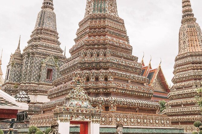 Visit Wat Pho and Wat Arun with Local Expert - What makes the guiding style worth it