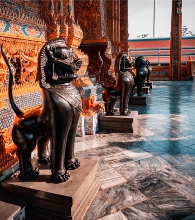 Walking tour Grand Palace, Emerald Buddha, Wat Pho, Wat Arun - Emerald Buddha inside the palace complex