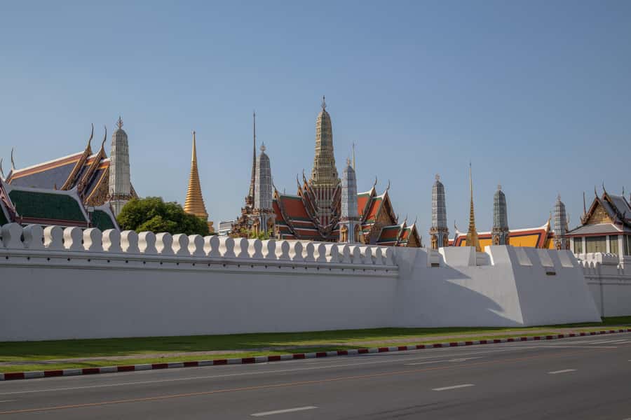 Walking tour Grand Palace, Emerald Buddha, Wat Pho, Wat Arun - Wat Pho and the reclining Buddha, with time to slow down